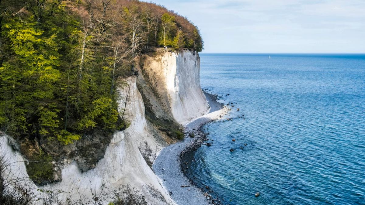 ۲. پارک ملی یاسموند (Nationalpark Jasmund) و کونیگس‌شتول (Königsstuhl)
