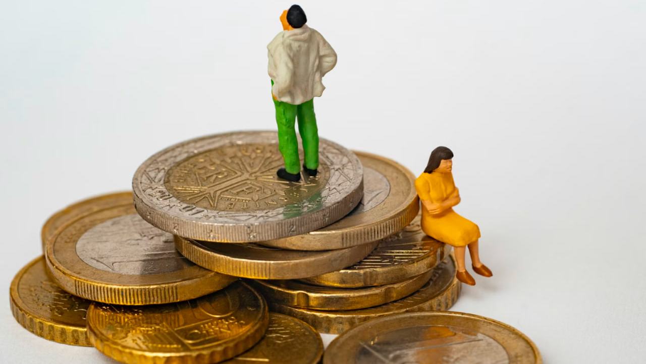دستمزد برابر برای زنان و مردان برای کار برابر تا سال ۲۰۳۰